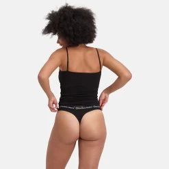 Bamboo Basics Dames 3-pack Strings Emma Zwart -Mode lingerie aHR0cHM6Ly93d3cuYm94ZXJzLm5sL21lZGlhL2NhdGFsb2cvcHJvZHVjdC9iL2EvYmFtYm9vLWJhc2ljc19lbW1hLTAwMS1iYWNrLmpwZz9zdG9yZT1ib3hlcnNfbmwmaW1hZ2UtdHlwZT1pbWFnZQ