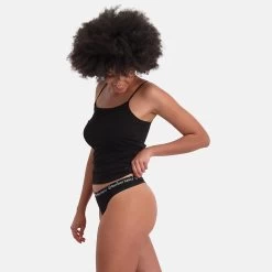 Bamboo Basics Dames 3-pack Strings Emma Zwart -Mode lingerie aHR0cHM6Ly93d3cuYm94ZXJzLm5sL21lZGlhL2NhdGFsb2cvcHJvZHVjdC9iL2EvYmFtYm9vLWJhc2ljc19lbW1hLTAwMS1zaWRlLmpwZz9zdG9yZT1ib3hlcnNfbmwmaW1hZ2UtdHlwZT1pbWFnZQ