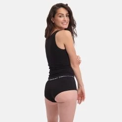 Bamboo Basics Dames 2-pack Hipsters Iris Zwart -Mode lingerie aHR0cHM6Ly93d3cuYm94ZXJzLm5sL21lZGlhL2NhdGFsb2cvcHJvZHVjdC9iL2EvYmFtYm9vLWJhc2ljc19pcmlzLTAwMS1iYWNrLmpwZz9zdG9yZT1ib3hlcnNfbmwmaW1hZ2UtdHlwZT1pbWFnZQ