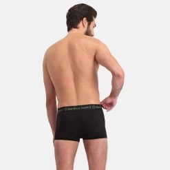 Bamboo Basics 3-pack Boxers Liam Zwart -Mode lingerie aHR0cHM6Ly93d3cuYm94ZXJzLm5sL21lZGlhL2NhdGFsb2cvcHJvZHVjdC9iL2EvYmFtYm9vLWJhc2ljc19saWFtLTAwMS1iYWNrLmpwZz9zdG9yZT1ib3hlcnNfbmwmaW1hZ2UtdHlwZT1pbWFnZQ