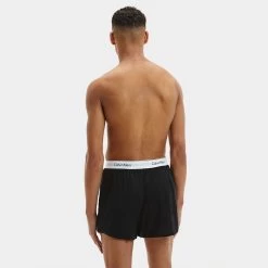Calvin Klein 2-pack Wijde Boxershorts Zwart II -Mode lingerie aHR0cHM6Ly93d3cuYm94ZXJzLm5sL21lZGlhL2NhdGFsb2cvcHJvZHVjdC9jL2EvY2FsdmluLWtsZWluX25iMTM5NmEtMDAxX21vZGVsX2FjaHRlcmthbnRfMS5qcGc c3RvcmU9Ym94ZXJzX25sJmltYWdlLXR5cGU9aW1hZ2U