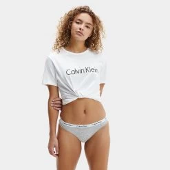 Calvin Klein Dames 3-pack Slips Zwart /grijs / Wit -Mode lingerie aHR0cHM6Ly93d3cuYm94ZXJzLm5sL21lZGlhL2NhdGFsb2cvcHJvZHVjdC9jL2EvY2FsdmluLWtsZWluX3FkMzU4OGUtOTk5XzJfbW9kZWxfdm9vcmthbnQuanBnP3N0b3JlPWJveGVyc19ubCZpbWFnZS10eXBlPWltYWdl