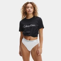 Calvin Klein Dames 3-pack High Waist Strings Zwart / Wit / Grijs -Mode lingerie aHR0cHM6Ly93d3cuYm94ZXJzLm5sL21lZGlhL2NhdGFsb2cvcHJvZHVjdC9jL2EvY2FsdmluLWtsZWluX3FkMzc1N2UtOTk5X21vZGVsXzNfdm9vcmthbnQuanBnP3N0b3JlPWJveGVyc19ubCZpbWFnZS10eXBlPWltYWdl