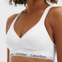 Calvin Klein Dames Bralette Lift Wit -Mode lingerie aHR0cHM6Ly93d3cuYm94ZXJzLm5sL21lZGlhL2NhdGFsb2cvcHJvZHVjdC9jL2EvY2FsdmluLWtsZWluX3FmMTY1NGUtMTAwX21vZGVsX2RldGFpbC5qcGc c3RvcmU9Ym94ZXJzX25sJmltYWdlLXR5cGU9aW1hZ2U