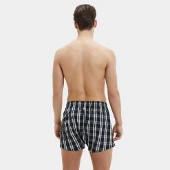 Calvin Klein 3-pack Wijde Boxershorts Stripe / Check Zwart 15 Calvin Klein 3-pack Wijde Boxershorts Stripe / Check Zwart -Mode lingerie aHR0cHM6Ly93d3cuYm94ZXJzLm5sL21lZGlhL2NhdGFsb2cvcHJvZHVjdC9jL2EvY2FsdmluLWtsZWluX3UxNzMyYS1ibXNfMV9tb2RlbF9hY2h0ZXJrYW50LmpwZz9zdG9yZT1ib3hlcnNfbmwmaW1hZ2UtdHlwZT1pbWFnZQ