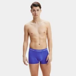 Calvin Klein 3-pack Lowrise Boxer Trunks Multi 4KU -Mode lingerie aHR0cHM6Ly93d3cuYm94ZXJzLm5sL21lZGlhL2NhdGFsb2cvcHJvZHVjdC9jL2EvY2FsdmluLWtsZWluXzI2NjRnLTRrdV8zX21vZGVsX3Zvb3JrYW50XzIuanBnP3N0b3JlPWJveGVyc19ubCZpbWFnZS10eXBlPWltYWdl