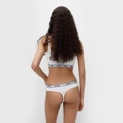 Hugo Boss Dames HUGO 3-pack Strings Wit -Mode lingerie aHR0cHM6Ly93d3cuYm94ZXJzLm5sL21lZGlhL2NhdGFsb2cvcHJvZHVjdC9oL3UvaHVnby1ib3NzXzUwNDY5NjgxLTEwMF9tb2RlbF9hY2h0ZXJrYW50LmpwZz9zdG9yZT1ib3hlcnNfbmwmaW1hZ2UtdHlwZT1pbWFnZQ