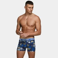 Jack & Jones 3-pack Boxers Flower Multi -Mode lingerie aHR0cHM6Ly93d3cuYm94ZXJzLm5sL21lZGlhL2NhdGFsb2cvcHJvZHVjdC9qL2EvamFja19qb25lc19ub29zMjAyMF8zMzI4MzYxXzEyMTcxMjUzLmpwZz9zdG9yZT1ib3hlcnNfbmwmaW1hZ2UtdHlwZT1pbWFnZQ