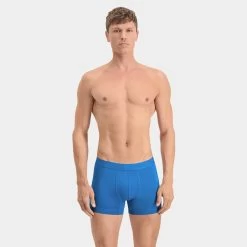 PUMA Sport 2-pack Microfiber Boxers Blauw -Mode lingerie aHR0cHM6Ly93d3cuYm94ZXJzLm5sL21lZGlhL2NhdGFsb2cvcHJvZHVjdC9wL3UvcHVtYV83MDEyMTA5NjEtMDAyXzJfbW9kZWxfdm9vcmthbnQuanBnP3N0b3JlPWJveGVyc19ubCZpbWFnZS10eXBlPWltYWdl