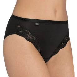 Sloggi Dames Romance Tai Slips Zwart -Mode lingerie aHR0cHM6Ly93d3cuYm94ZXJzLm5sL21lZGlhL2NhdGFsb2cvcHJvZHVjdC9zL2wvc2xvZ2dpXzEwMDMxODk1LTAwMDRfbW9kZWxfdm9vcmthbnQuanBnP3N0b3JlPWJveGVyc19ubCZpbWFnZS10eXBlPWltYWdl