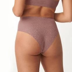 Sloggi Dames Zero Feel Lace 2.0 Hipster Roze -Mode lingerie aHR0cHM6Ly93d3cuYm94ZXJzLm5sL21lZGlhL2NhdGFsb2cvcHJvZHVjdC9zL2wvc2xvZ2dpXzEwMjExMjYwXzExNDFfbW9kZWxfYWNodGVya2FudC5qcGc c3RvcmU9Ym94ZXJzX25sJmltYWdlLXR5cGU9aW1hZ2U