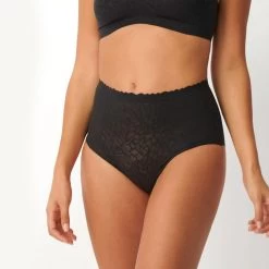 Sloggi Dames Zero Feel Lace 2.0 High Waist Slip Zwart -Mode lingerie aHR0cHM6Ly93d3cuYm94ZXJzLm5sL21lZGlhL2NhdGFsb2cvcHJvZHVjdC9zL2wvc2xvZ2dpXzEwMjExMjg0MC0wMDRfbW9kZWwtMl92b29ya2FudC5qcGc c3RvcmU9Ym94ZXJzX25sJmltYWdlLXR5cGU9aW1hZ2U