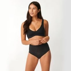 Sloggi Dames Zero Feel Lace 2.0 High Waist Slip Zwart -Mode lingerie aHR0cHM6Ly93d3cuYm94ZXJzLm5sL21lZGlhL2NhdGFsb2cvcHJvZHVjdC9zL2wvc2xvZ2dpXzEwMjExMjg0MC0wMDRfbW9kZWxfdm9vcmthbnQuanBnP3N0b3JlPWJveGVyc19ubCZpbWFnZS10eXBlPWltYWdl